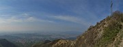 61 Vista panoramica verso la croce del Canto Alto